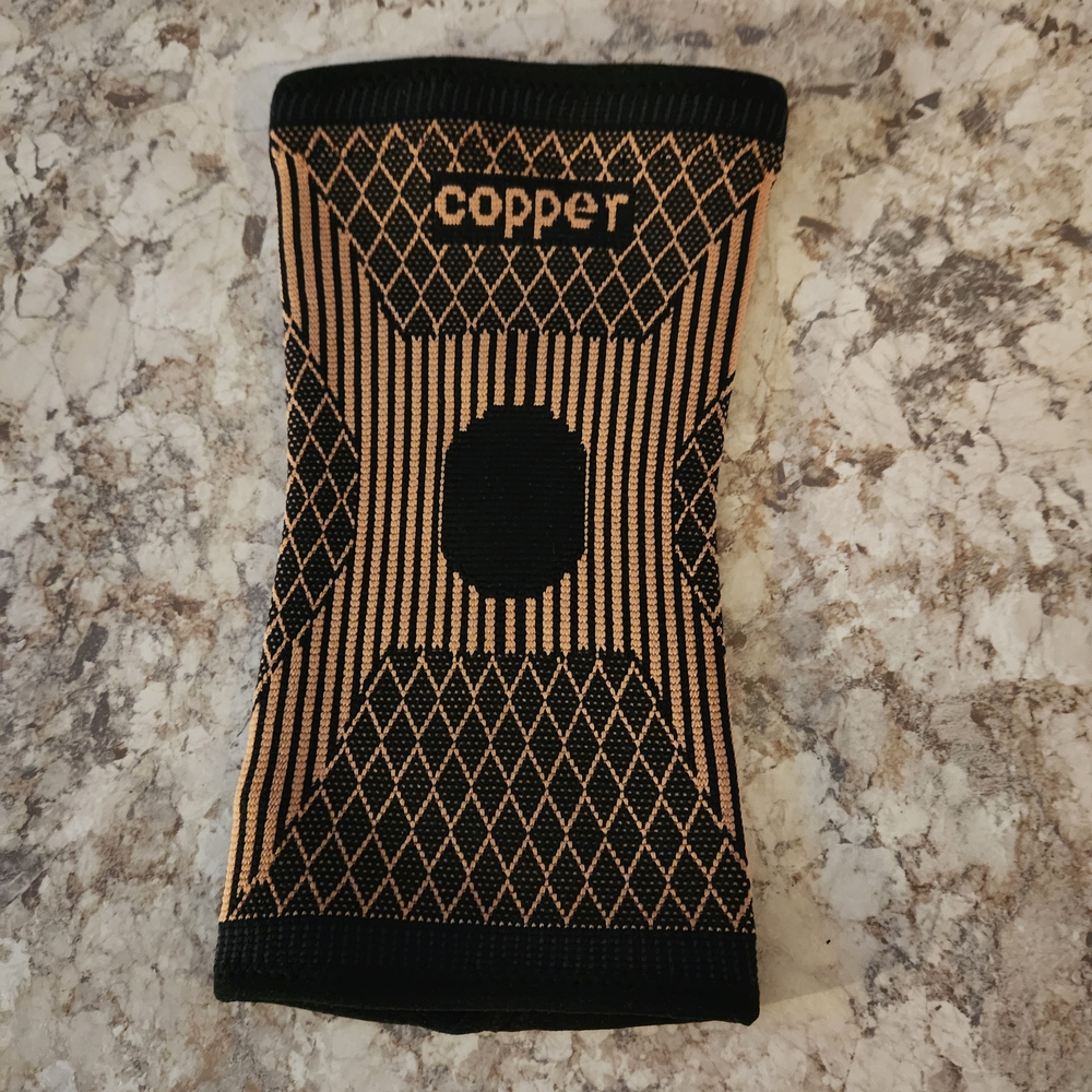 Copper Compression Sleeve in Black and Gold SIZE: Medium